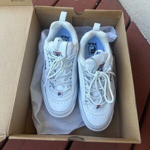 Fila women’s White Disruptor II Sneakers Size 7.5